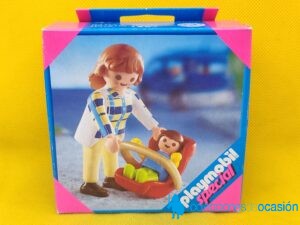 Playmobil Mamá con bebé y transportín Special REF 4668