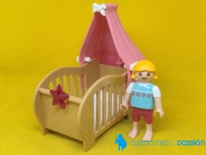 Playmobil Niña con cuna